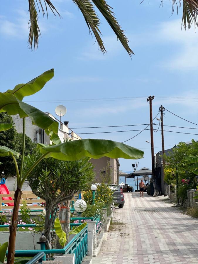 Emerald Seaside Apartment In Pefkohori بيفكوهوري المظهر الخارجي الصورة